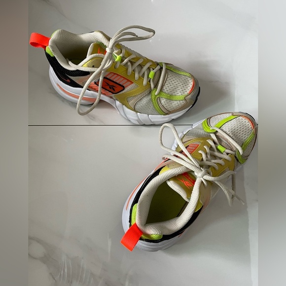 Reebok Premier Road Sneaker Alabaster/utility ye US5/EU 34 (fits like 5.5/6) - Picture 3 of 9